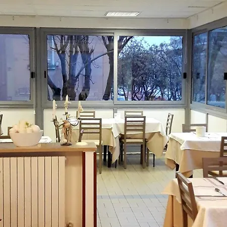 凯撒酒店 3* 佩萨罗