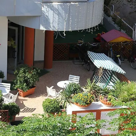 凯撒酒店 3* 佩萨罗