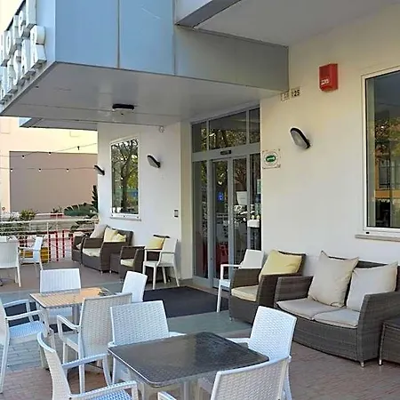 Caesar Hotel 3*